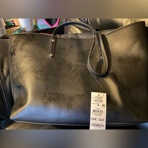 International concepts black bag with tag.